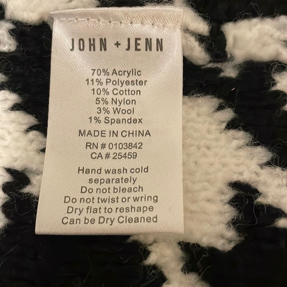 ANTHROPOLOGIE Houndstooth Hooded Long Sweater, size small. - Picture 9 of 12